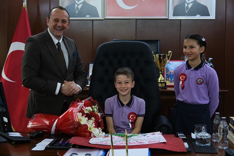 Çiftlikköy’de Çocuklar Başkanlık Koltuğuna Geçti